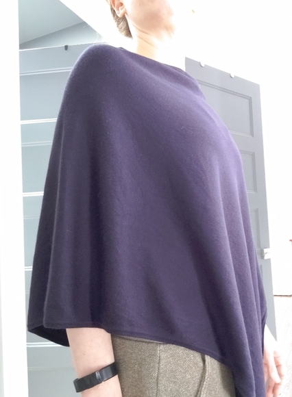 Navy blue poncho - Picture 3 of 4